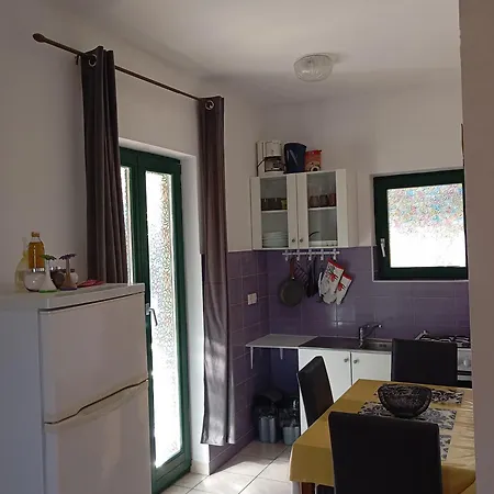 Two Peoples Place Apartman