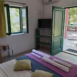 Two Peoples Place شقة بيتريتْشاني