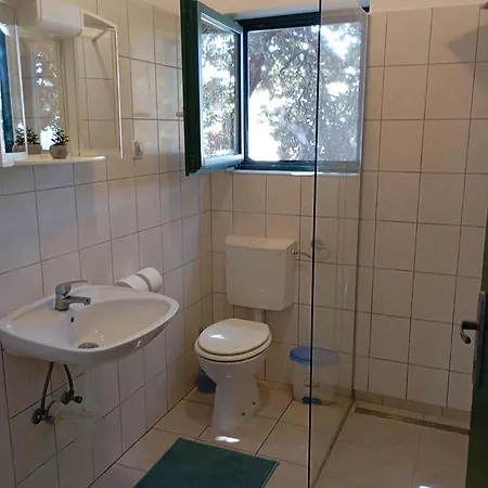 Apartment Two Peoples Place Petrcane